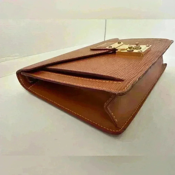Authentic vintage Louis Vuitton epi clutch ~ brown - Picture 9 of 16